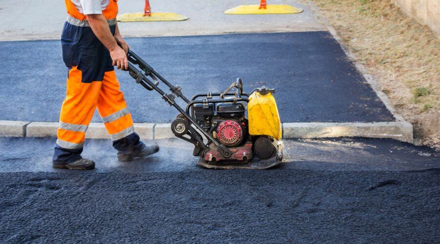 Professional gutter cleaning in Dunkerton, IA